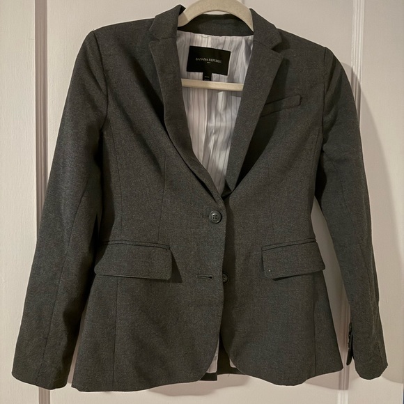 Banana Republic Jackets & Blazers - Banana Republic Women's Charcoal Blazer